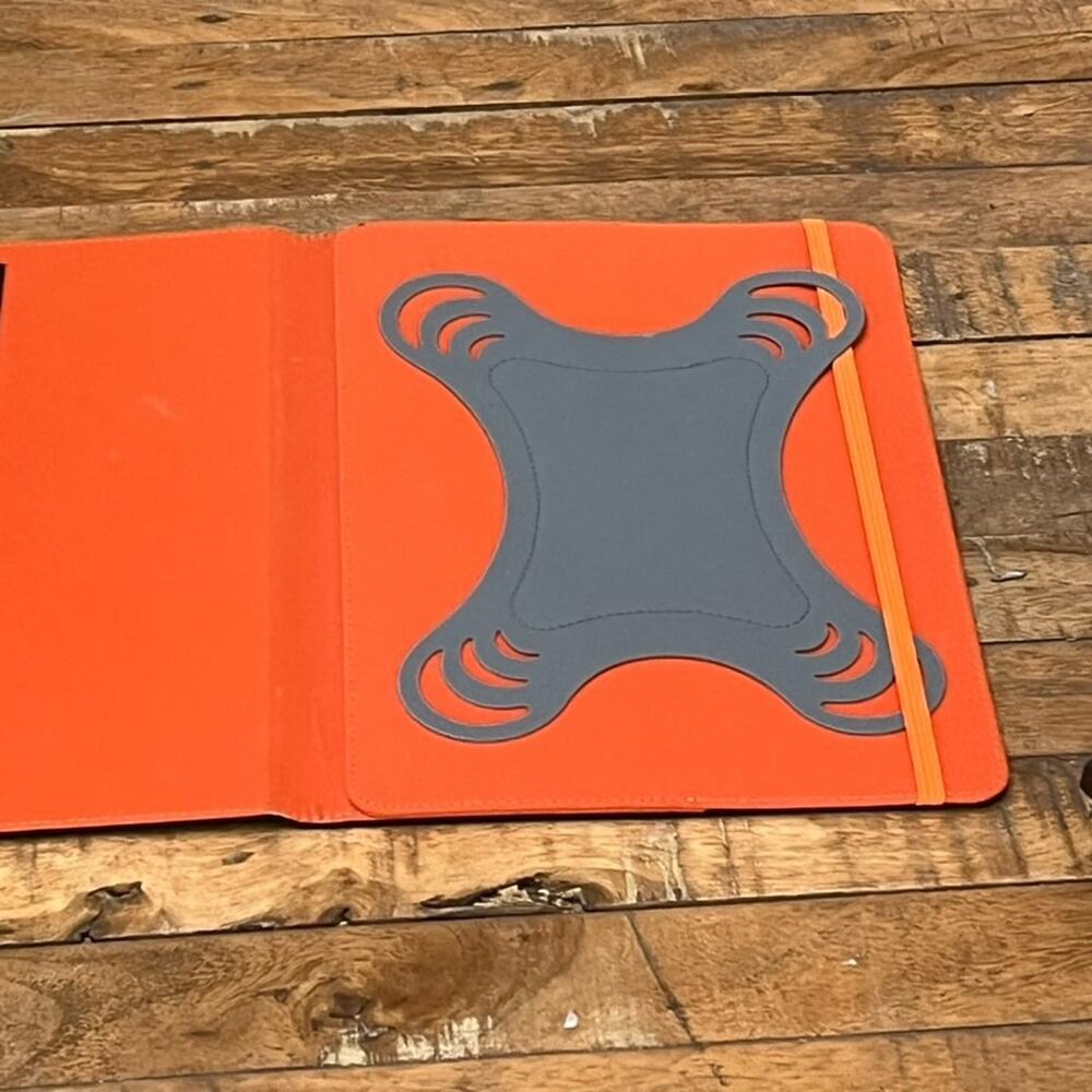 Moleskine Bicolor Universal Tablet Case Black/Orange - Picture 4 of 12